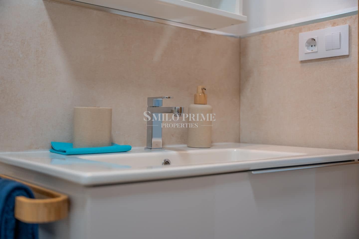 Appartement de 2 chambres à louer à Guia de Isora avec piscine garage - 2 200 € (Ref: 9893261)