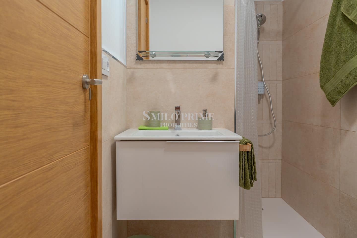 Appartement de 2 chambres à louer à Guia de Isora avec piscine garage - 2 200 € (Ref: 9893261)