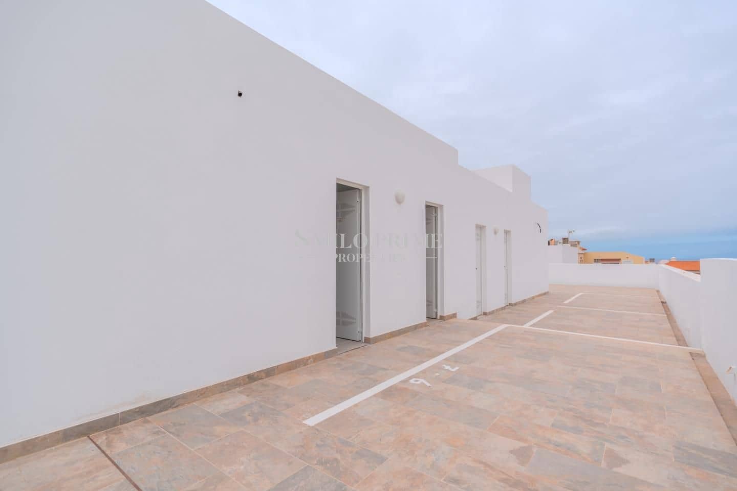 Appartement de 2 chambres à louer à Guia de Isora avec piscine garage - 2 200 € (Ref: 9893261)
