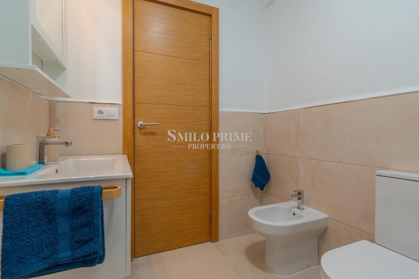 Appartement de 2 chambres à louer à Guia de Isora avec piscine garage - 2 200 € (Ref: 9893261)