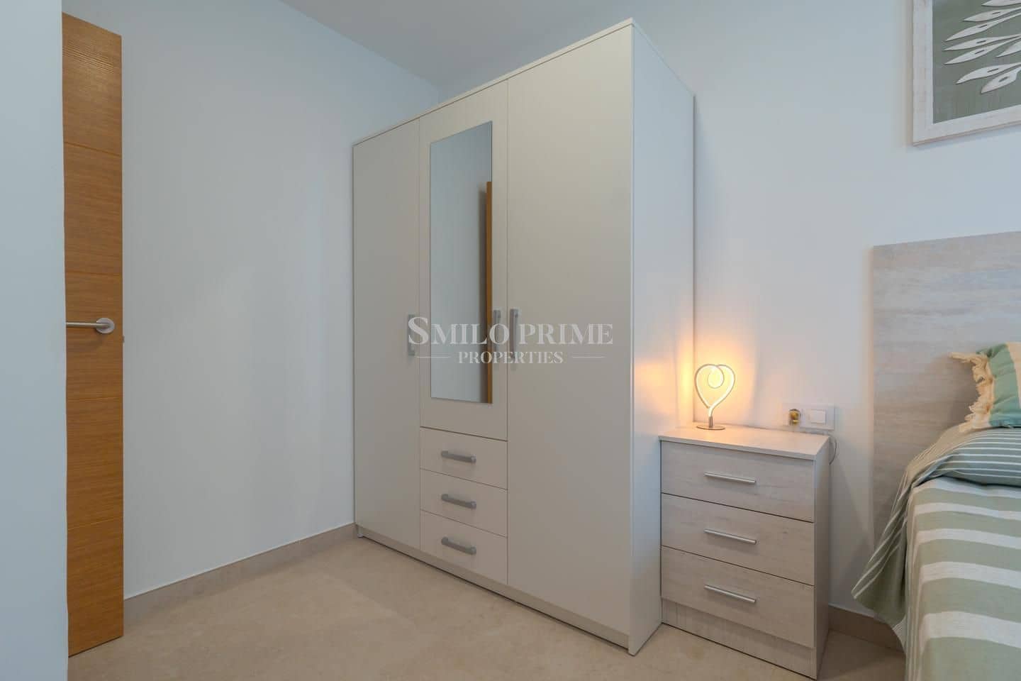 Appartement de 2 chambres à louer à Guia de Isora avec piscine garage - 2 200 € (Ref: 9893261)
