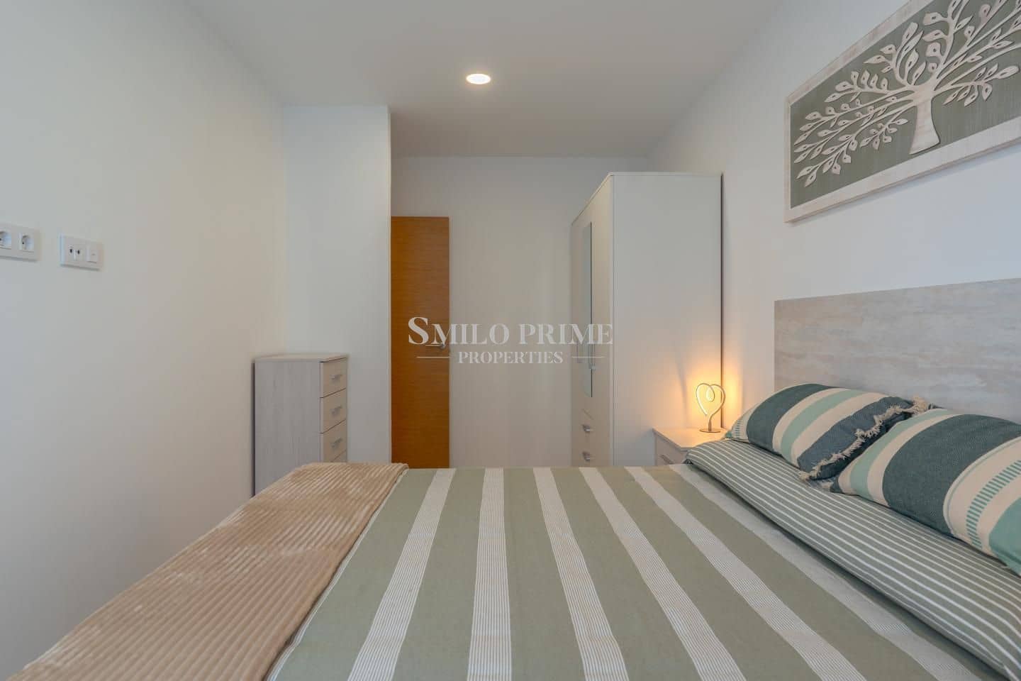 Appartement de 2 chambres à louer à Guia de Isora avec piscine garage - 2 200 € (Ref: 9893261)