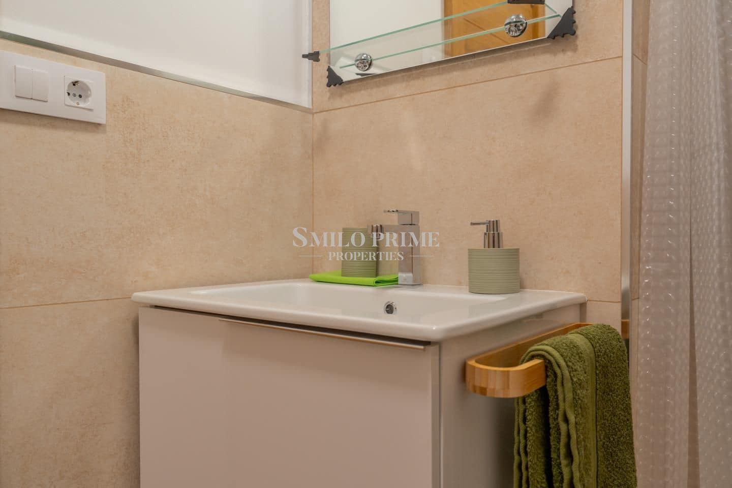 Appartement de 2 chambres à louer à Guia de Isora avec piscine garage - 2 200 € (Ref: 9893261)
