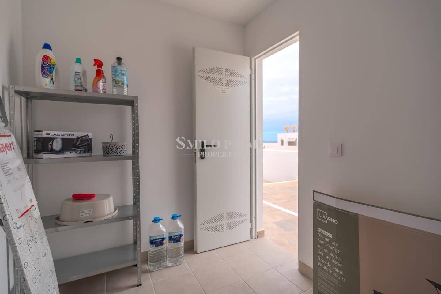 Appartement de 2 chambres à louer à Guia de Isora avec piscine garage - 2 200 € (Ref: 9893261)