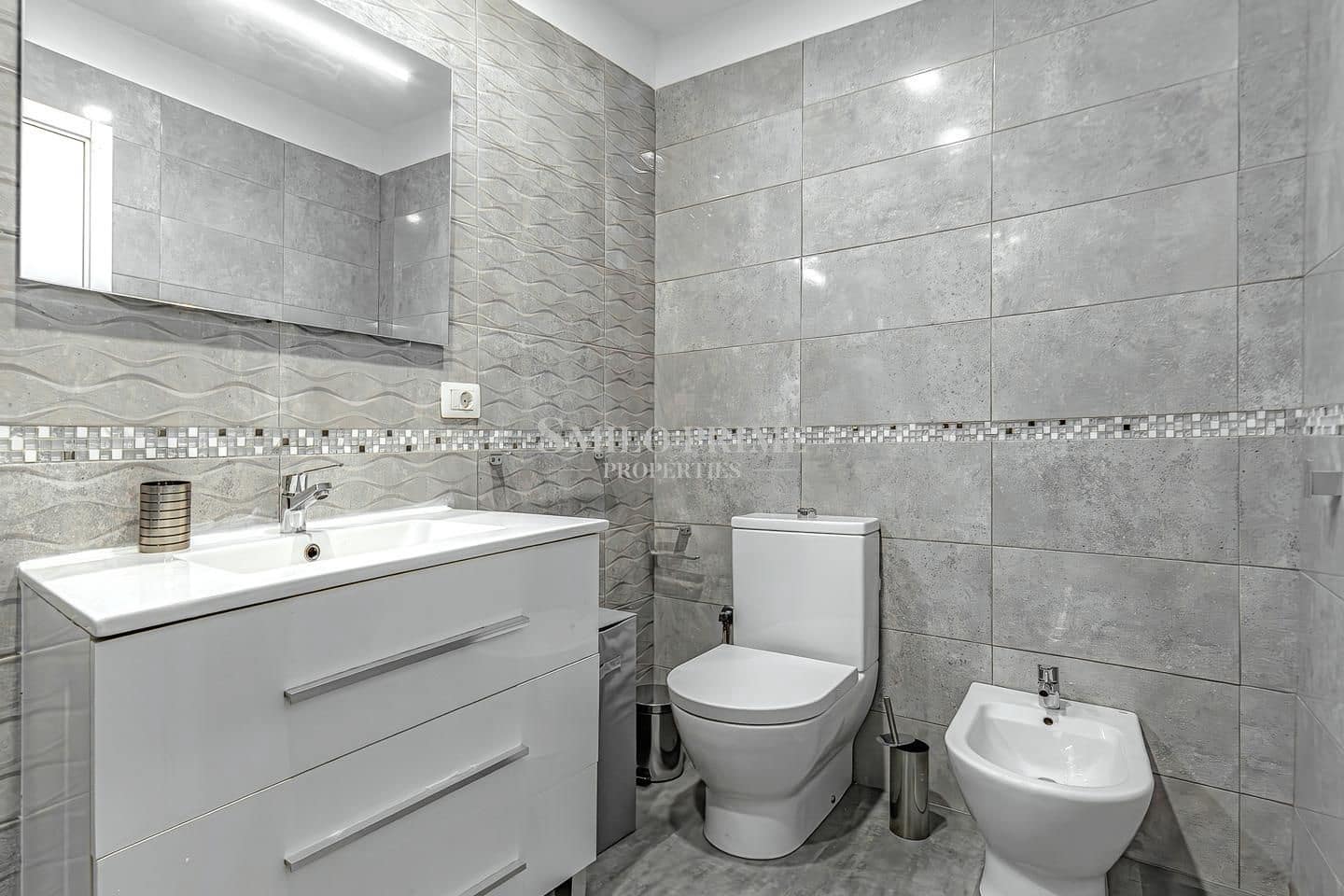 Appartement à vendre à Adeje avec piscine - 215 000 € (Ref: 9953380)