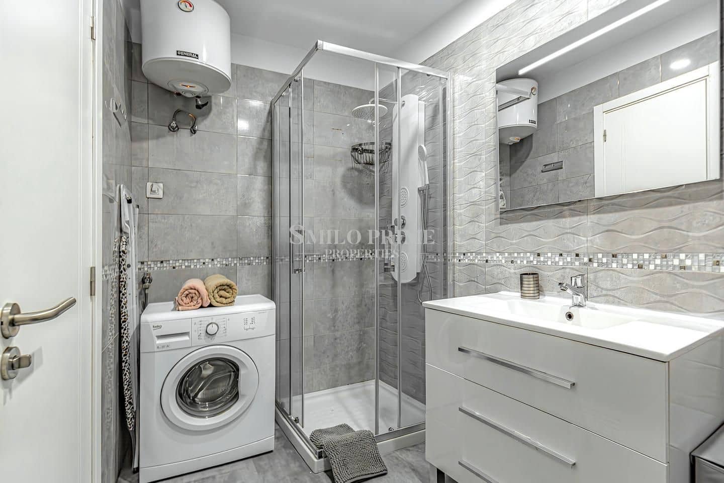Appartement à vendre à Adeje avec piscine - 215 000 € (Ref: 9953380)