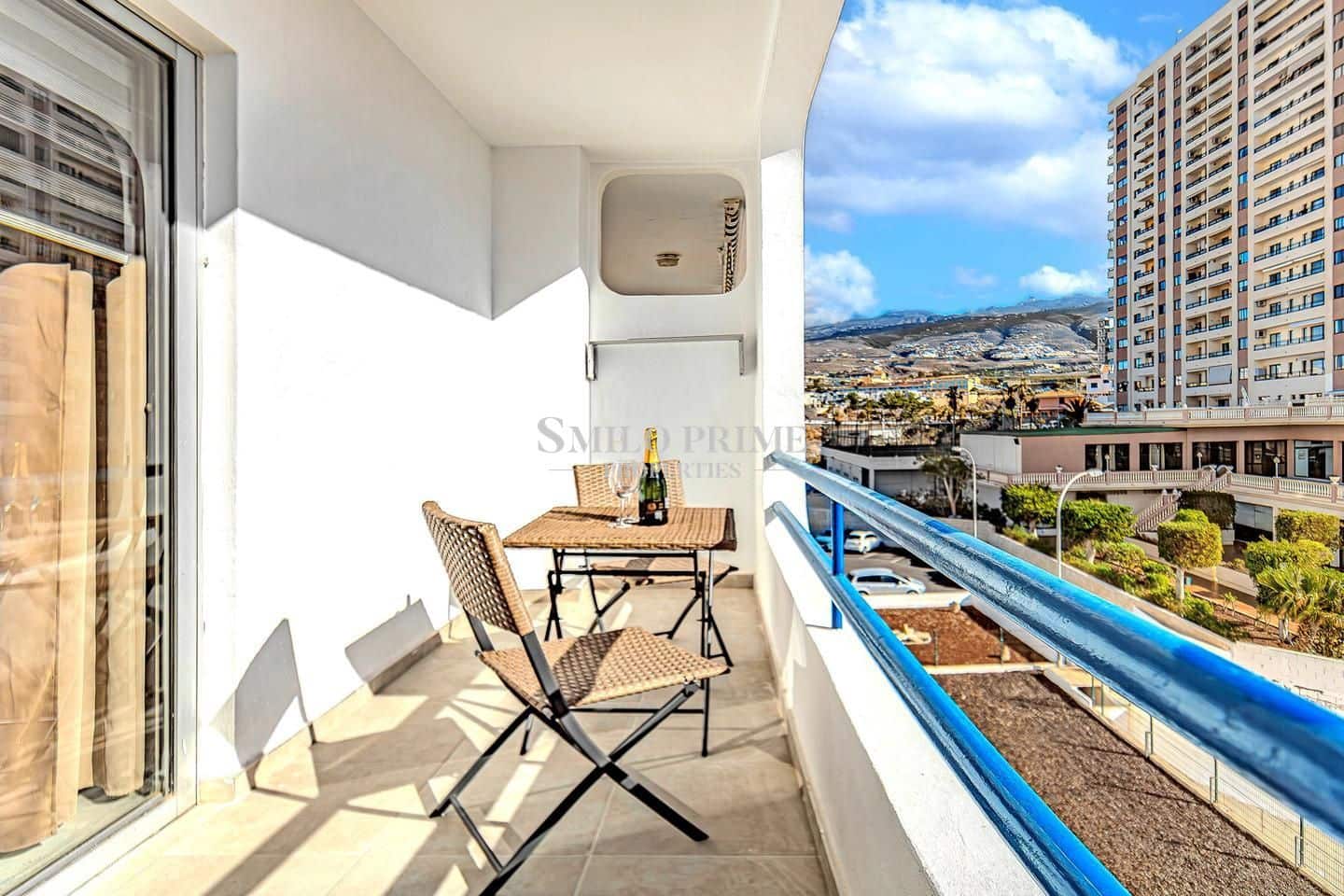 Appartement à vendre à Adeje avec piscine - 215 000 € (Ref: 9953380)