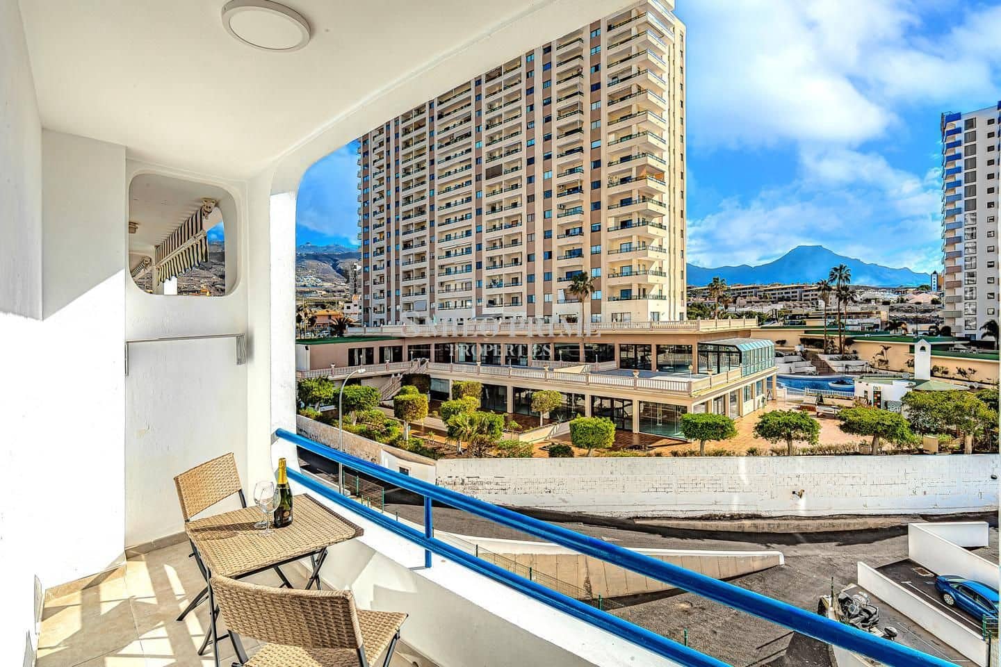 Appartement à vendre à Adeje avec piscine - 215 000 € (Ref: 9953380)