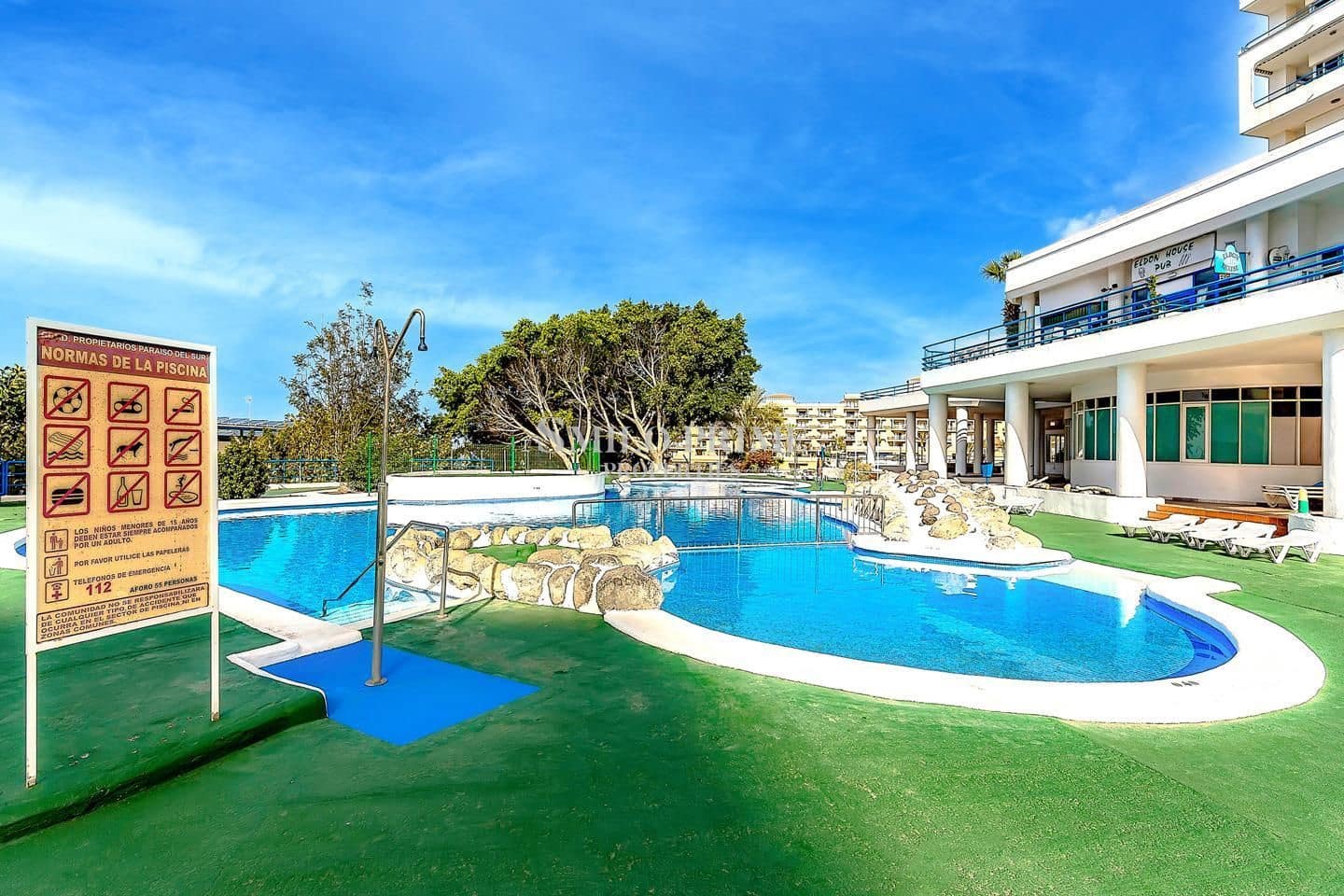 Appartement à vendre à Adeje avec piscine - 215 000 € (Ref: 9953380)