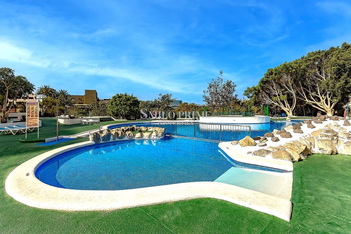 Appartement à vendre à Adeje avec piscine - 215 000 € (Ref: 9953380)