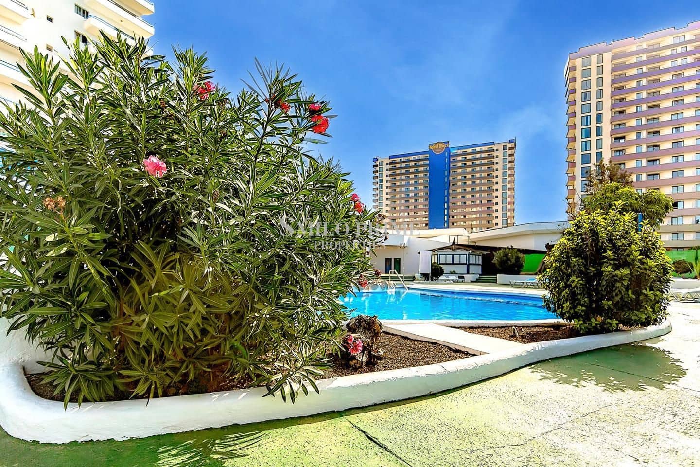 Appartement à vendre à Adeje avec piscine - 215 000 € (Ref: 9953380)