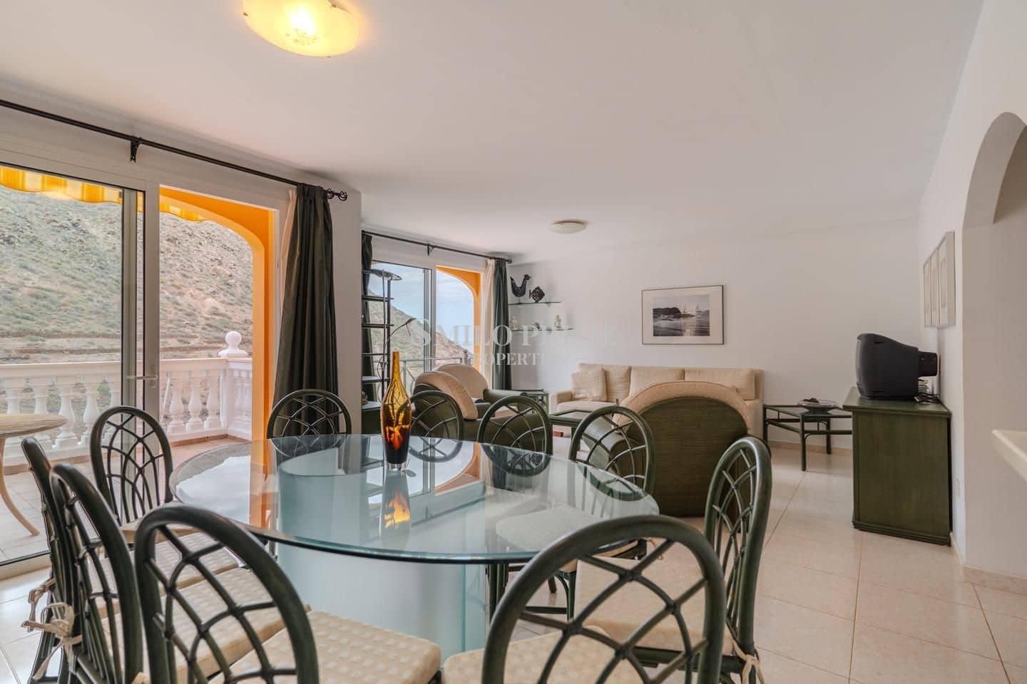 2 slaapkamer Flat te koop in Arona met zwembad - € 590.000 (Ref: 9965946)