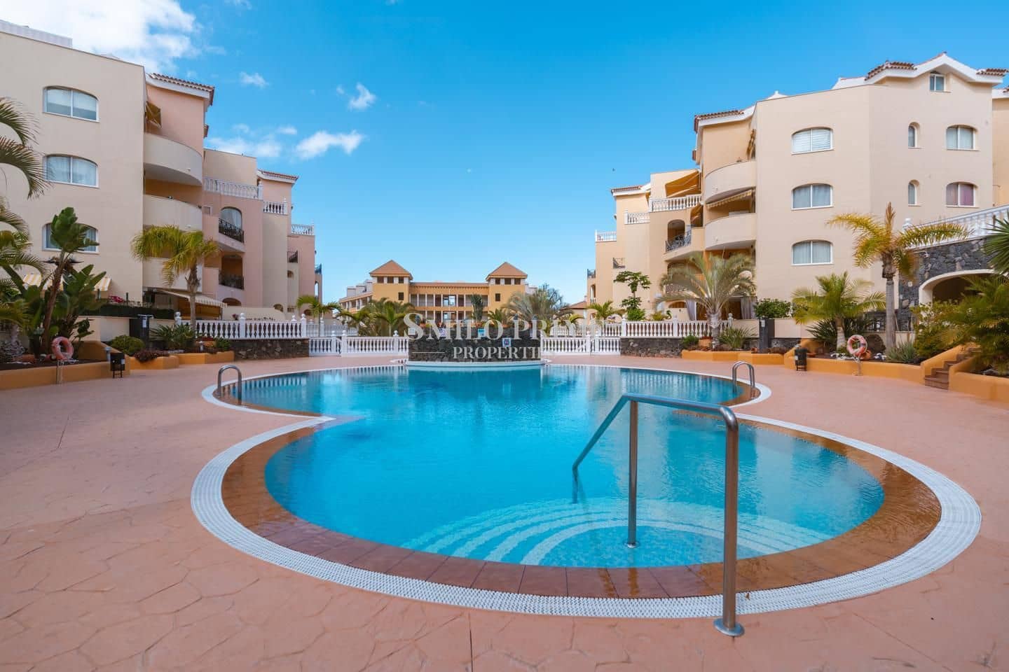 2 slaapkamer Flat te koop in Arona met zwembad - € 590.000 (Ref: 9965946)