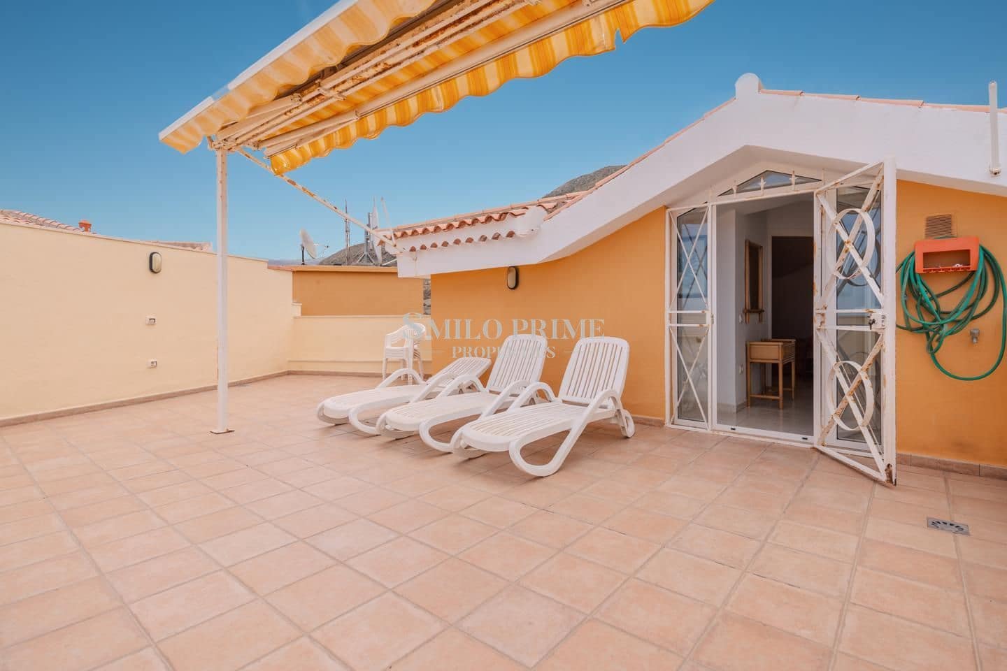2 slaapkamer Flat te koop in Arona met zwembad - € 590.000 (Ref: 9965946)