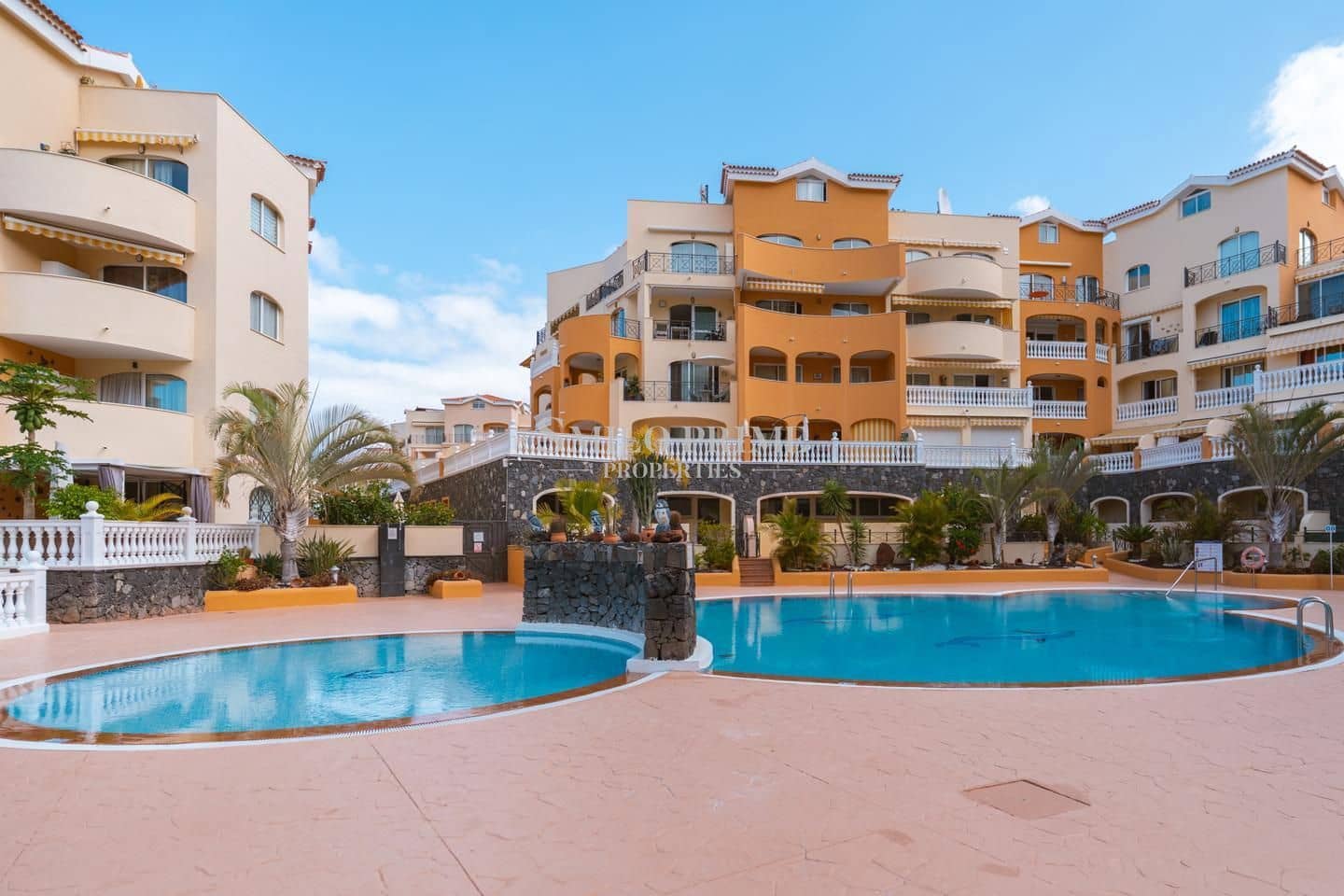 2 slaapkamer Flat te koop in Arona met zwembad - € 590.000 (Ref: 9965946)
