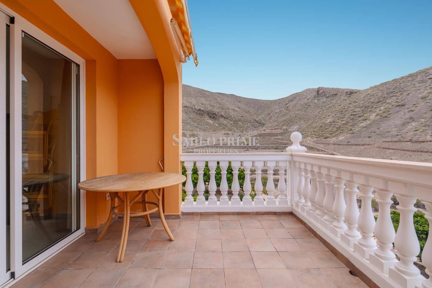 2 slaapkamer Flat te koop in Arona met zwembad - € 590.000 (Ref: 9965946)