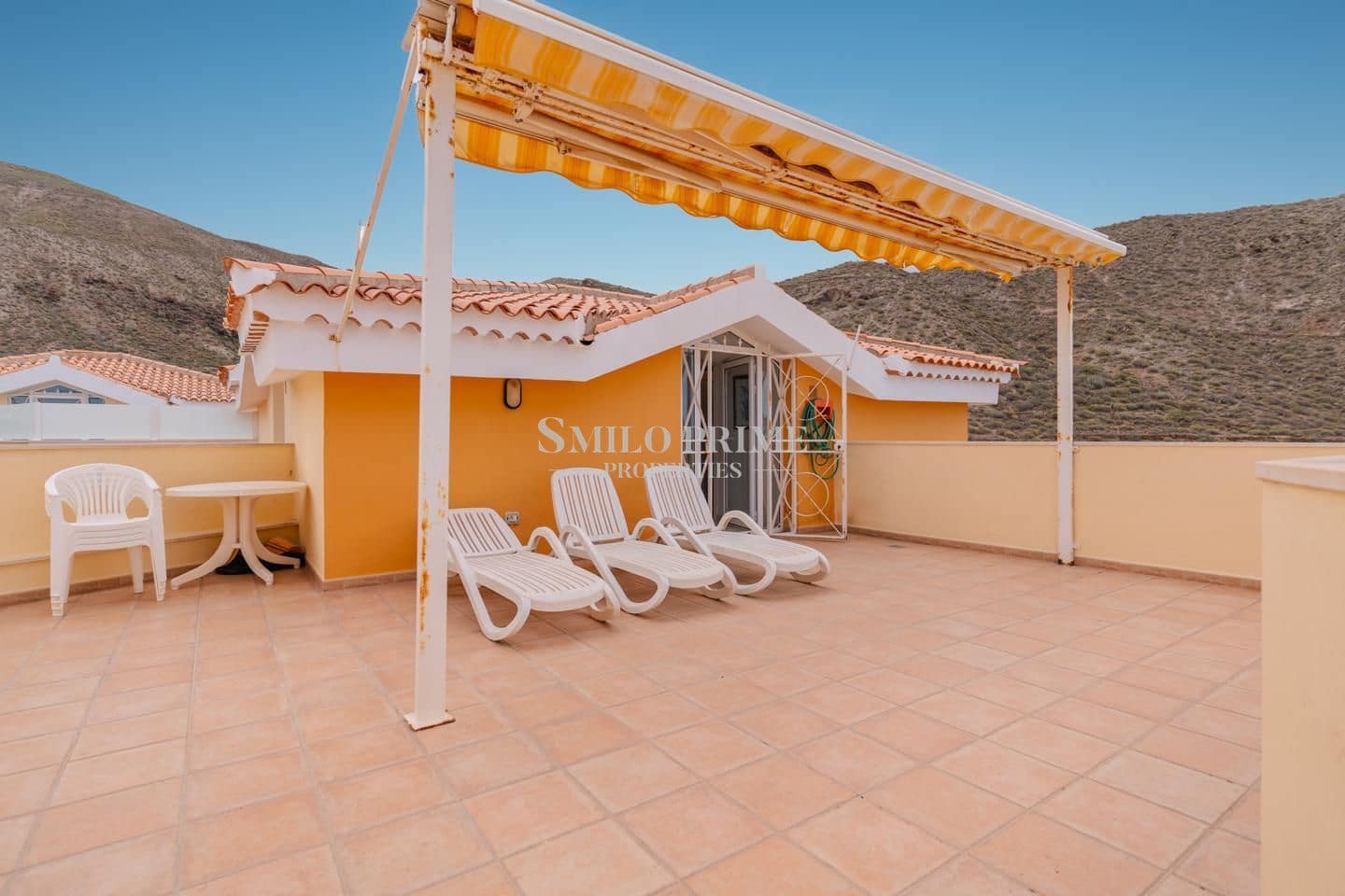 2 slaapkamer Flat te koop in Arona met zwembad - € 590.000 (Ref: 9965946)