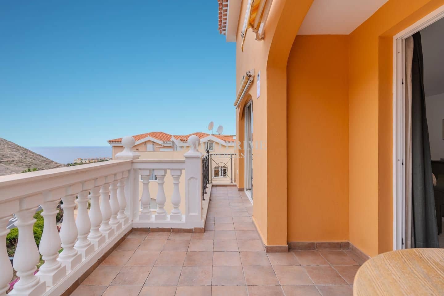 2 slaapkamer Flat te koop in Arona met zwembad - € 590.000 (Ref: 9965946)