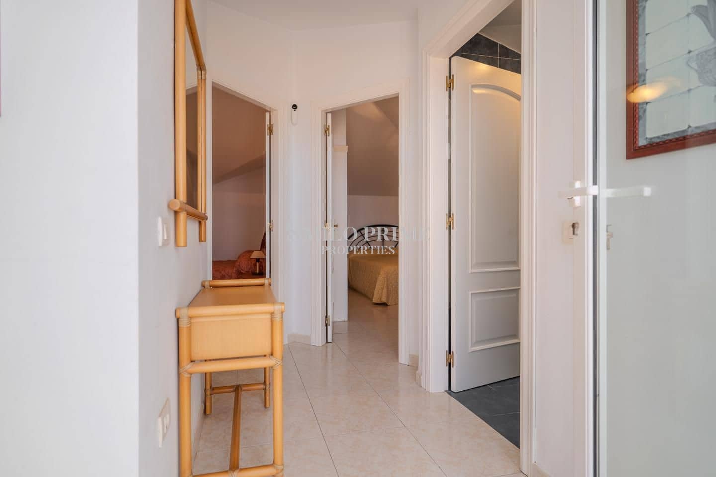 2 slaapkamer Flat te koop in Arona met zwembad - € 590.000 (Ref: 9965946)