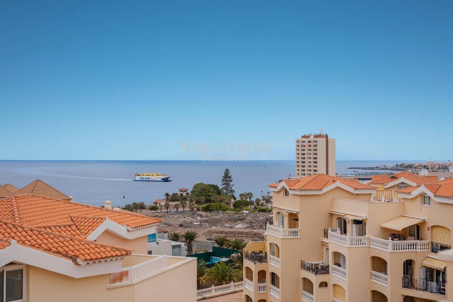 2 slaapkamer Flat te koop in Arona met zwembad - € 590.000 (Ref: 9965946)