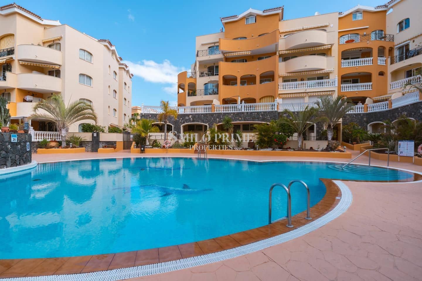 2 slaapkamer Flat te koop in Arona met zwembad - € 590.000 (Ref: 9965946)