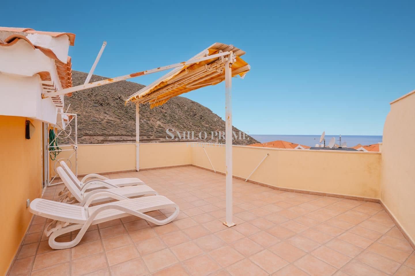 2 slaapkamer Flat te koop in Arona met zwembad - € 590.000 (Ref: 9965946)