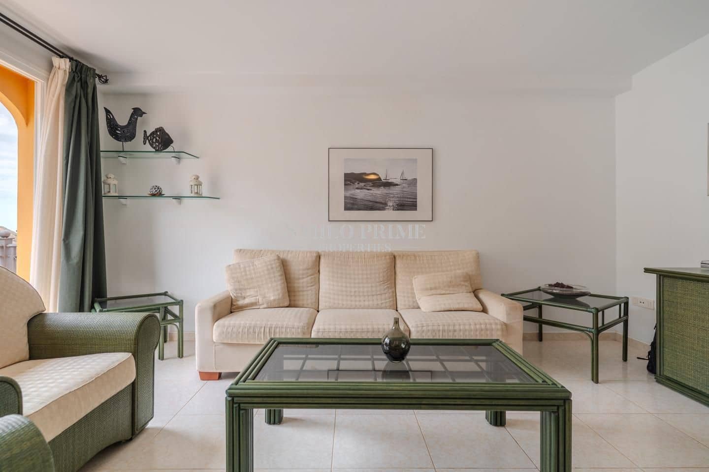 2 slaapkamer Flat te koop in Arona met zwembad - € 590.000 (Ref: 9965946)
