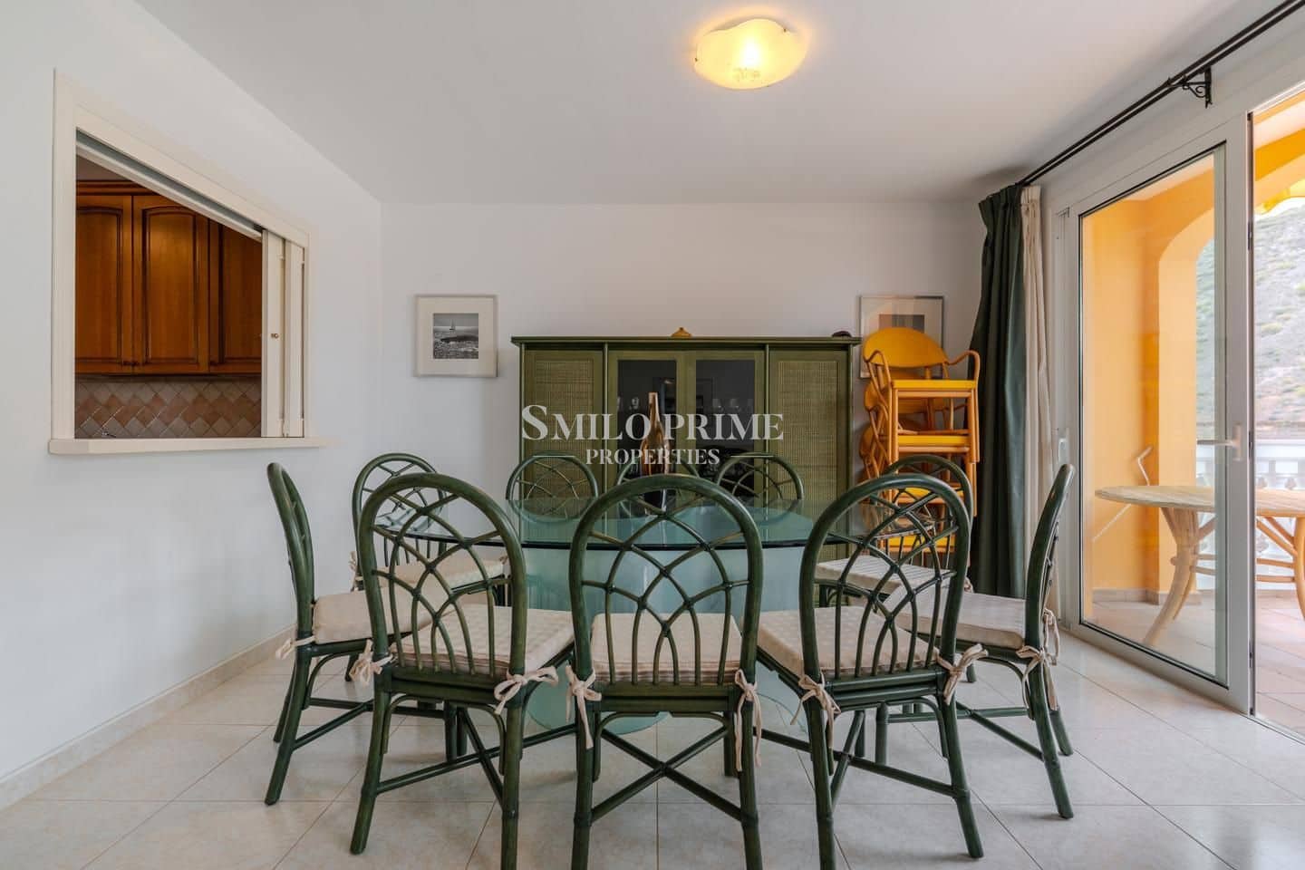 2 slaapkamer Flat te koop in Arona met zwembad - € 590.000 (Ref: 9965946)
