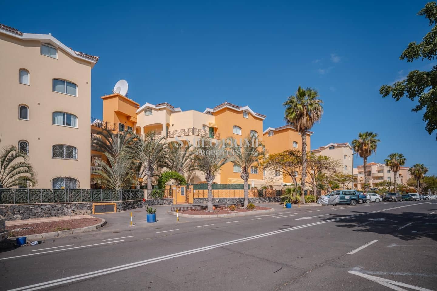 2 slaapkamer Flat te koop in Arona met zwembad - € 590.000 (Ref: 9965946)
