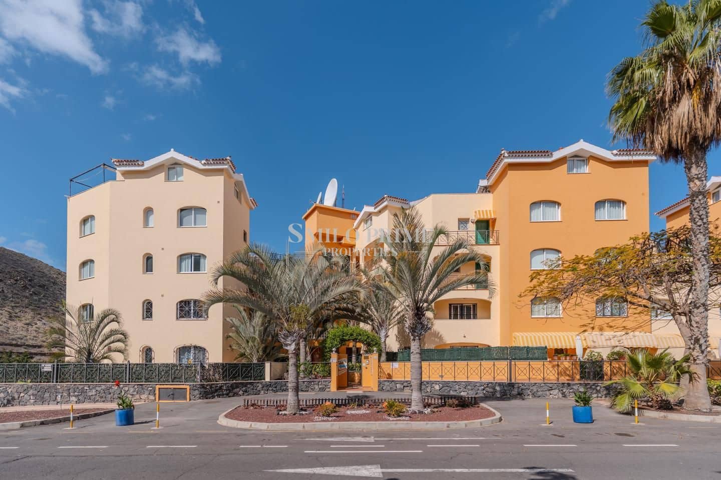 2 slaapkamer Flat te koop in Arona met zwembad - € 590.000 (Ref: 9965946)