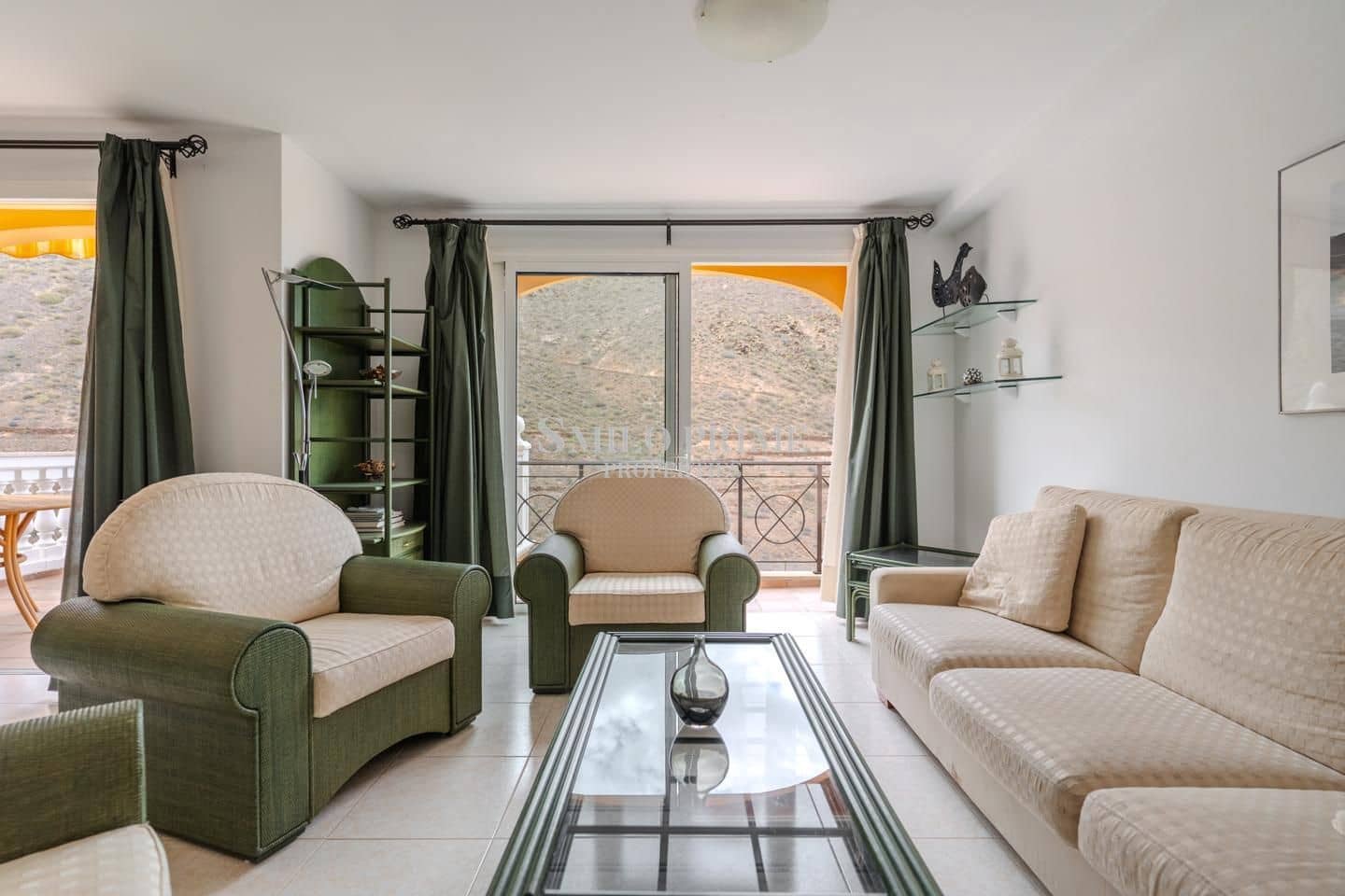 2 slaapkamer Flat te koop in Arona met zwembad - € 590.000 (Ref: 9965946)
