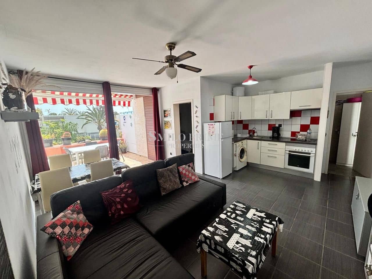 1 soverom Leilighet til salgs i Arona med svømmebasseng garasje - € 179 900 (Ref: 9965948)