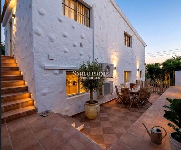 5 slaapkamer Villa te koop in Chayofa, Arona met zwembad - € 650.000 (Ref: 9972310)