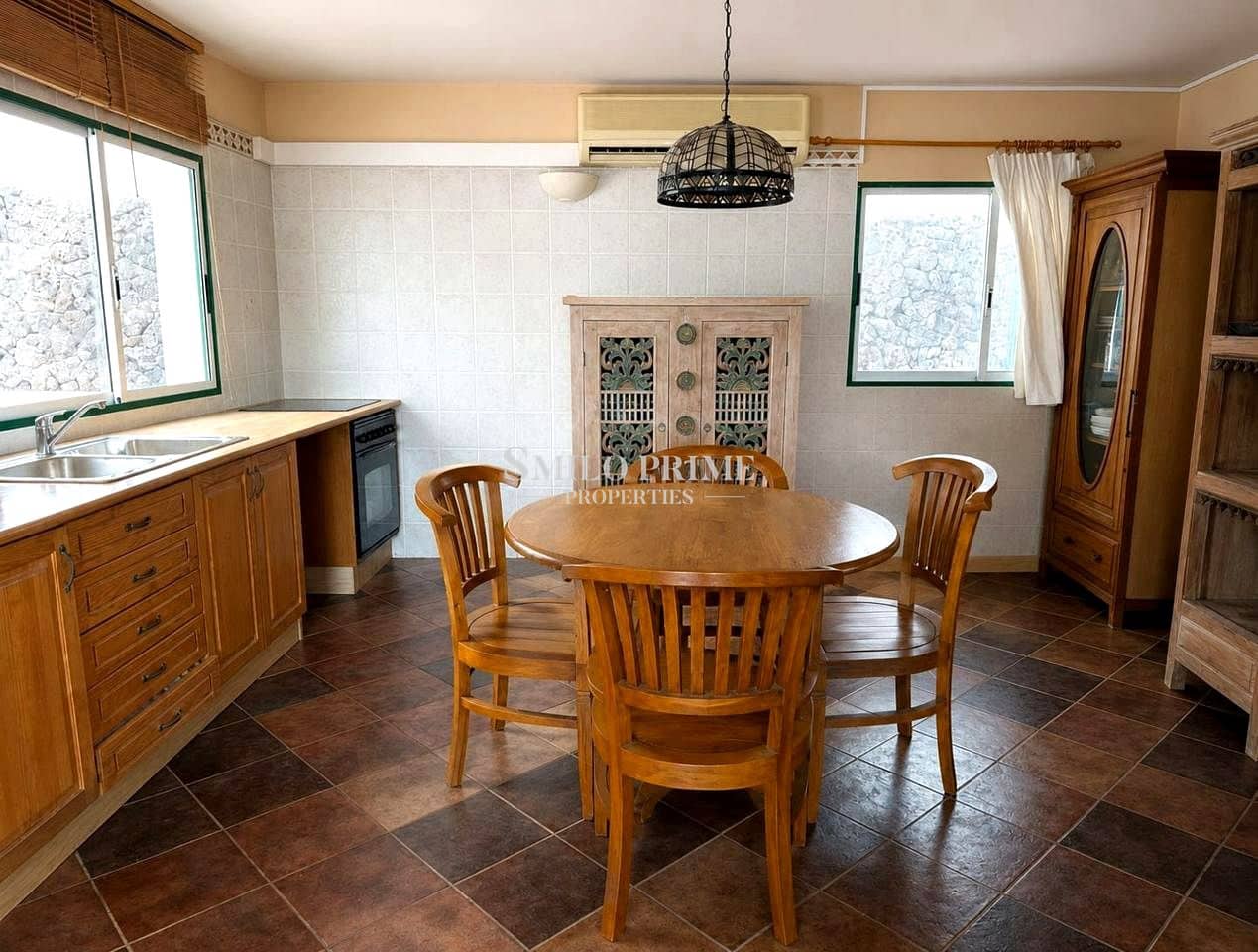 5 bedroom Villa for sale in Arona with pool - € 650,000 (Ref: 9972310)