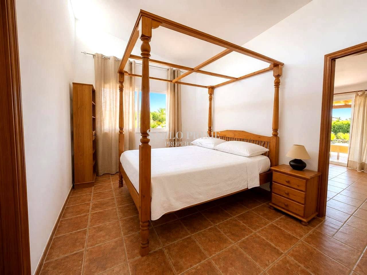 5 bedroom Villa for sale in Arona with pool - € 650,000 (Ref: 9972310)