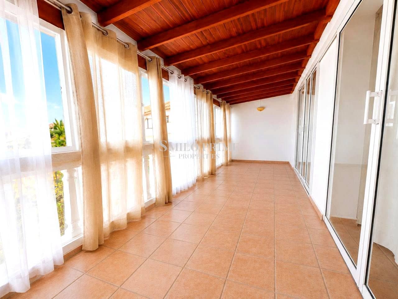 5 bedroom Villa for sale in Arona with pool - € 650,000 (Ref: 9972310)