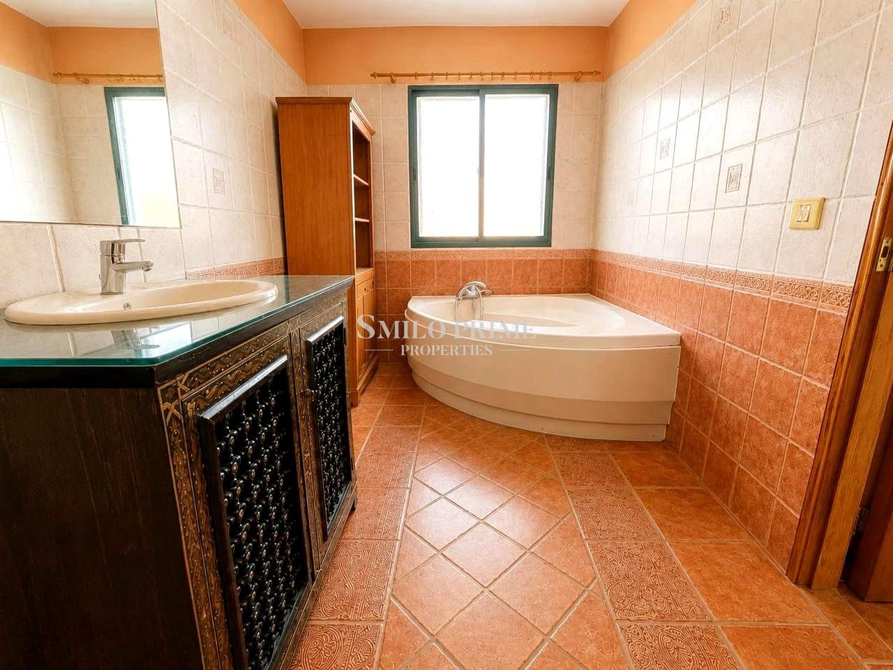 5 bedroom Villa for sale in Arona with pool - € 650,000 (Ref: 9972310)