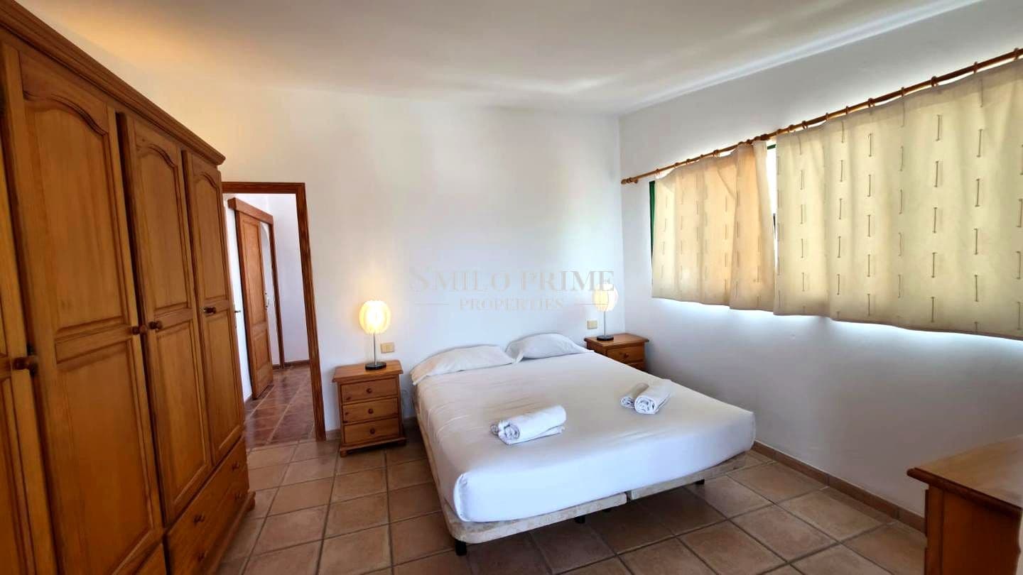 5 bedroom Villa for sale in Arona with pool - € 650,000 (Ref: 9972310)