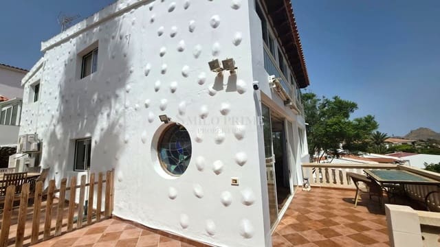 5 slaapkamer Villa te koop in Chayofa, Arona met zwembad - € 650.000 (Ref: 9972310)