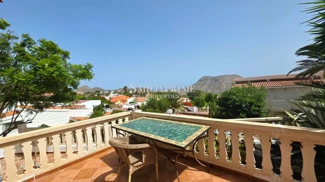 5 slaapkamer Villa te koop in Chayofa, Arona met zwembad - € 650.000 (Ref: 9972310)
