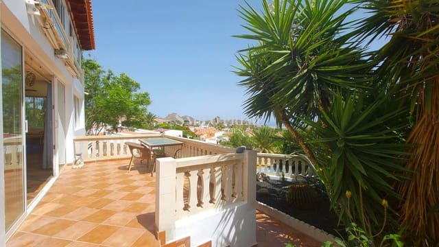 5 slaapkamer Villa te koop in Chayofa, Arona met zwembad - € 650.000 (Ref: 9972310)