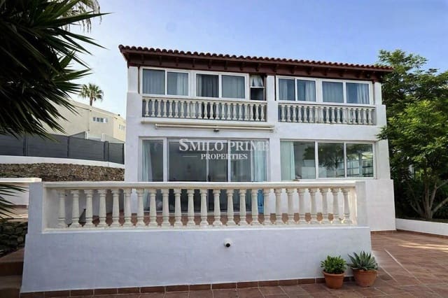 5 bedroom Villa for sale in Chayofa, Arona with pool - € 650,000 (Ref: 9972310)