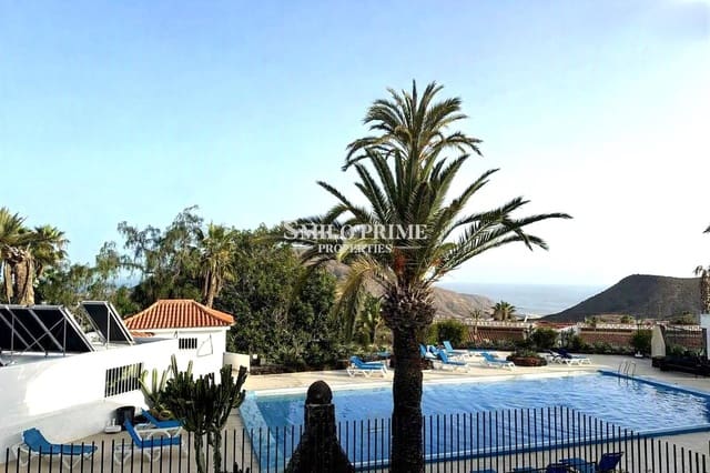 5 bedroom Villa for sale in Chayofa, Arona with pool - € 650,000 (Ref: 9972310)