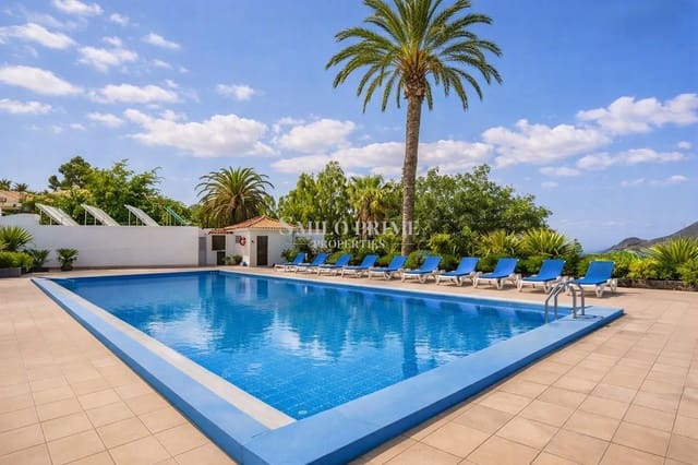 5 bedroom Villa for sale in Chayofa, Arona with pool - € 650,000 (Ref: 9972310)