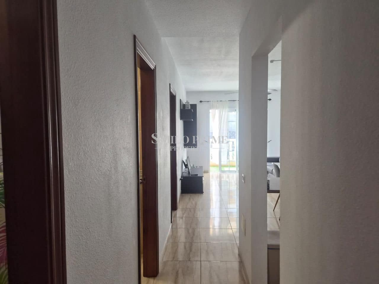 Appartement de 2 chambres à louer à Arona avec piscine garage - 1 500 € (Ref: 9999302)