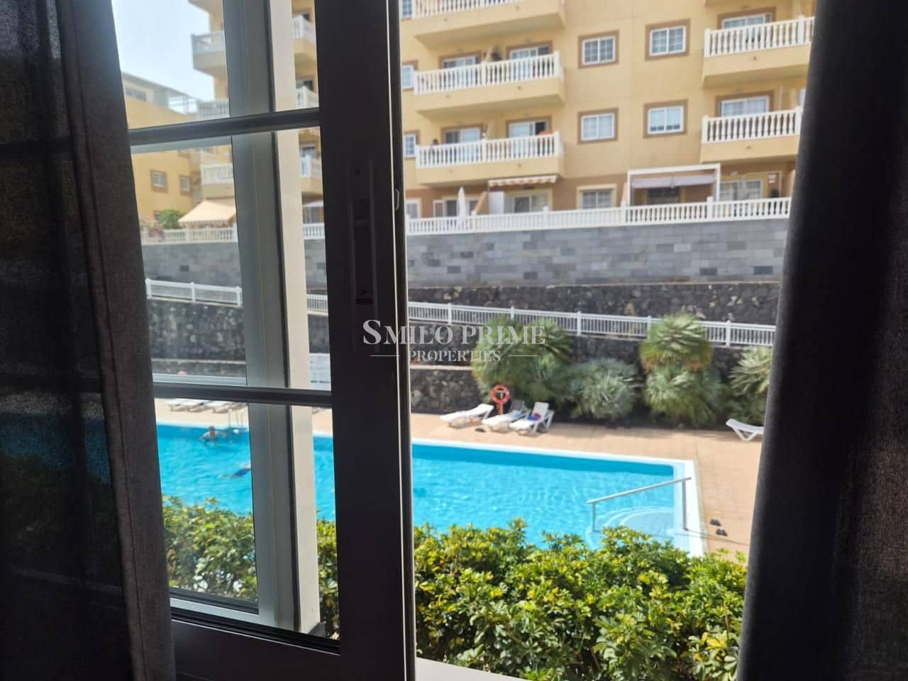 Appartement de 2 chambres à louer à Arona avec piscine garage - 1 500 € (Ref: 9999302)