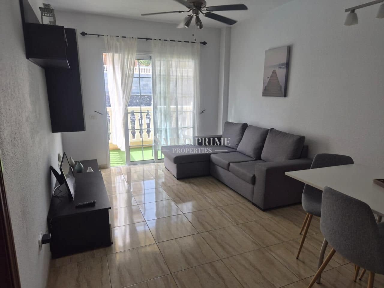 Appartement de 2 chambres à louer à Arona avec piscine garage - 1 500 € (Ref: 9999302)