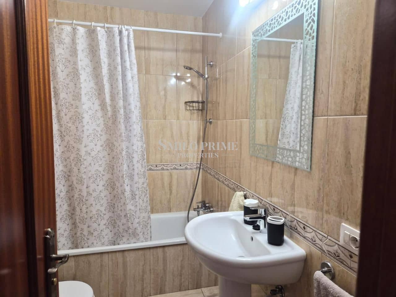 Appartement de 2 chambres à louer à Arona avec piscine garage - 1 500 € (Ref: 9999302)