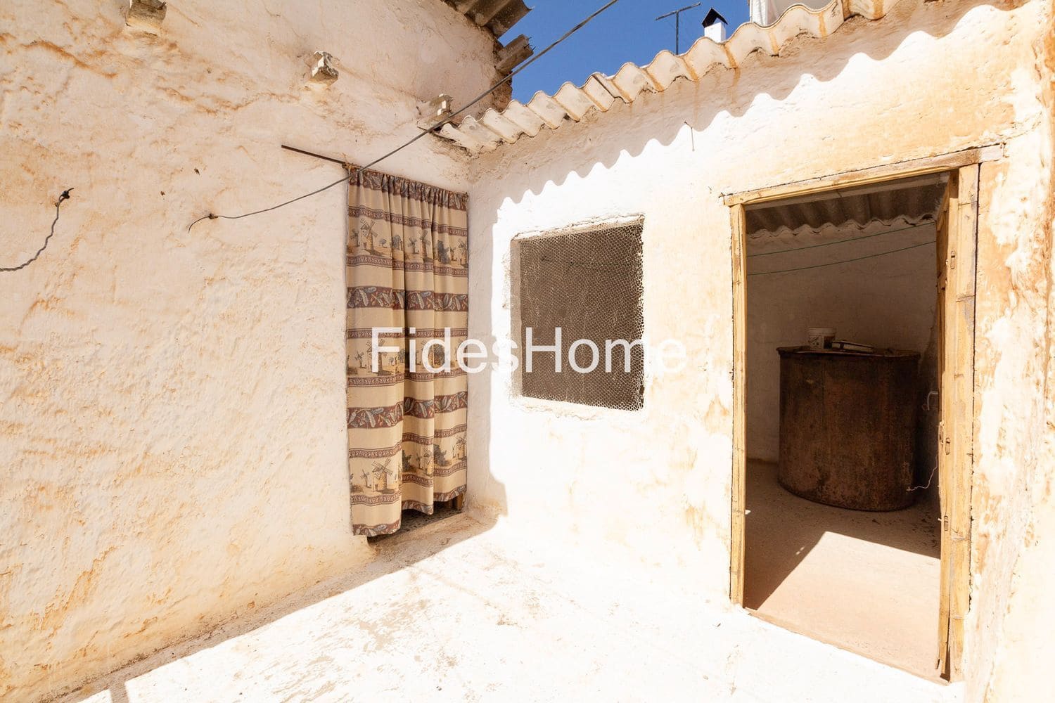 5 bedroom Townhouse for sale in El Pinar with garage - € 65,000 (Ref: 10033318)