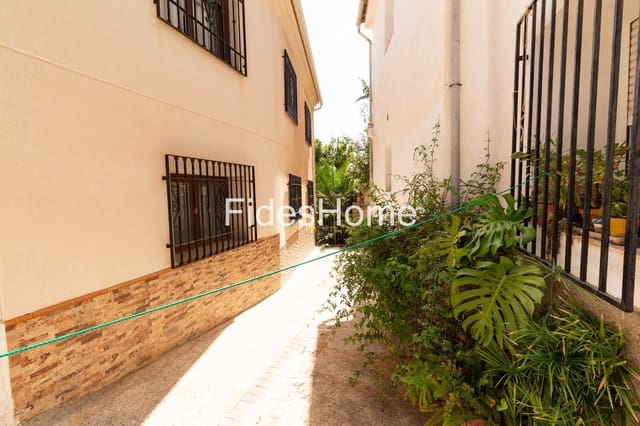5 bedroom Townhouse for sale in Pinos del Valle, El Pinar with garage - € 65,000 (Ref: 10033318)
